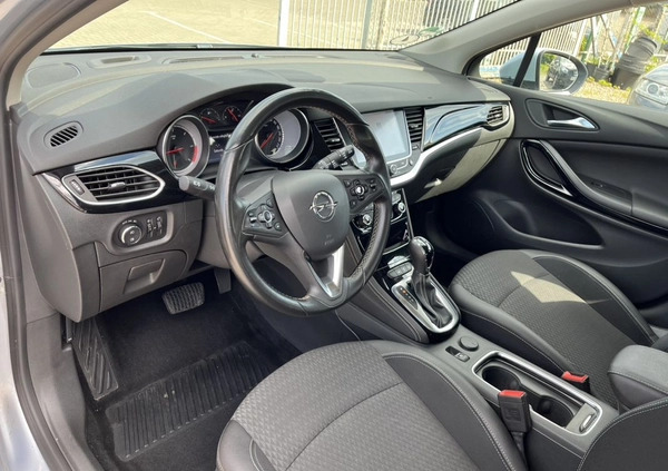 Opel Astra cena 39900 przebieg: 227000, rok produkcji 2017 z Pieniężno małe 704